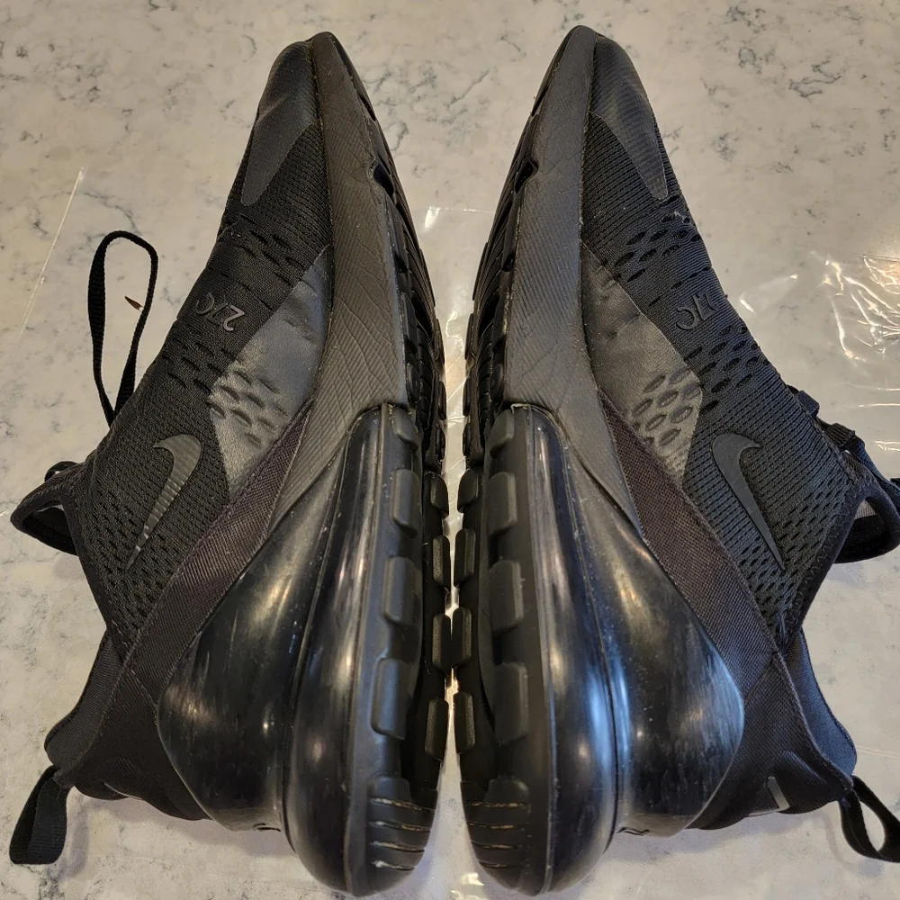 Nike Air Max 270 Mens 11.5 Triple Black Running Shoes Sneakers AH8050-005 - Picture 8 of 16